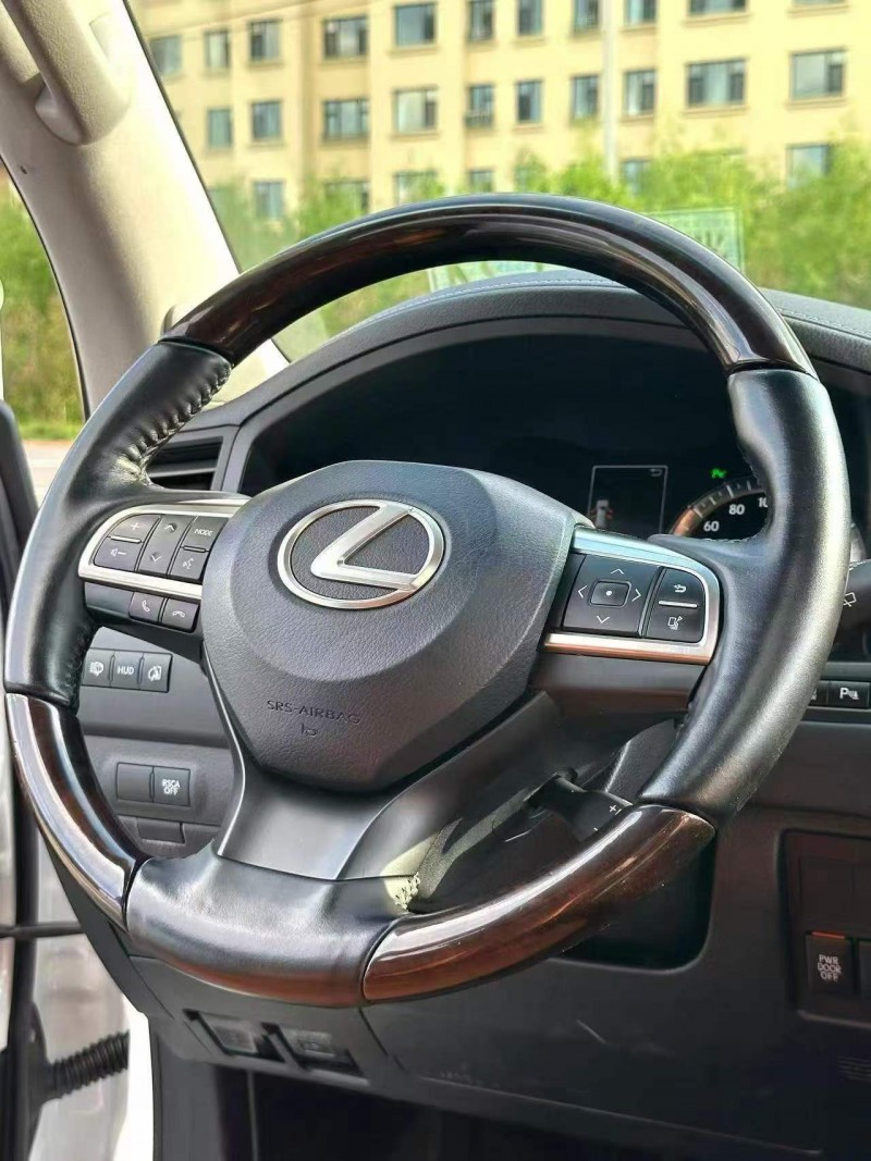 湛江16年雷克萨斯LX5