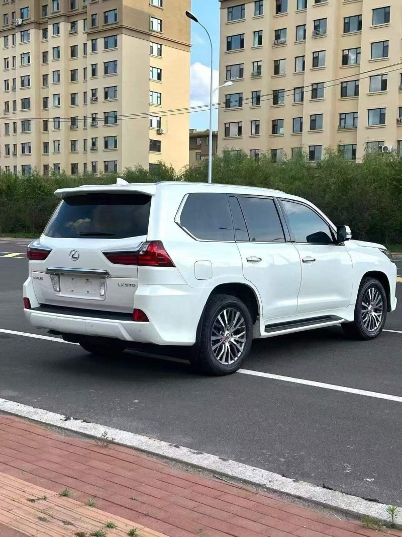湛江16年雷克萨斯LX8