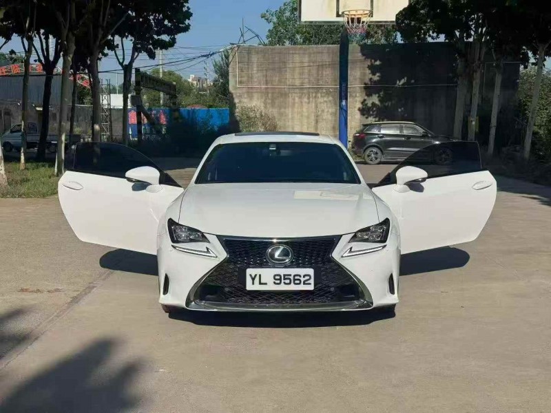 新乡18年雷克萨斯RC2