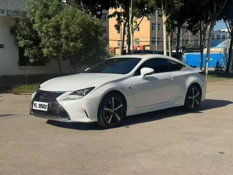 新乡18年雷克萨斯RC3