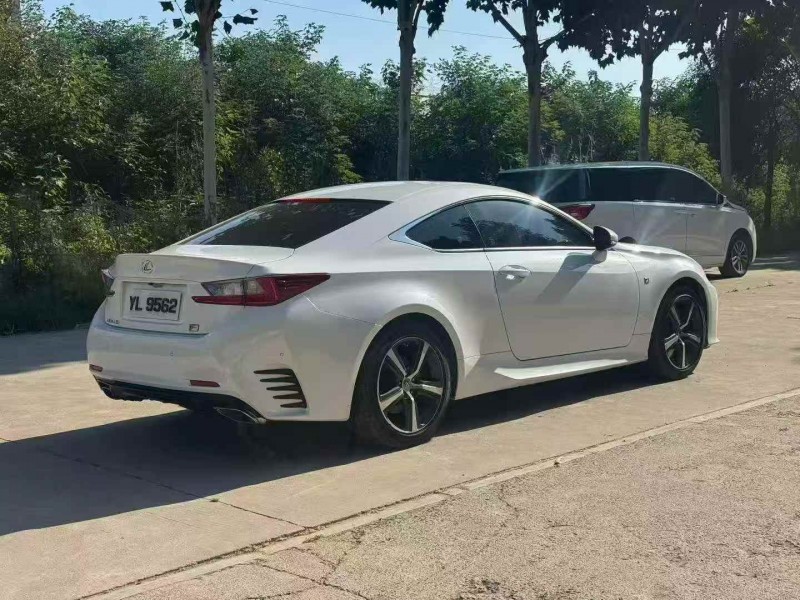 新乡18年雷克萨斯RC7