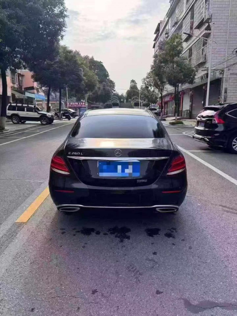 岳阳19年奔驰E8
