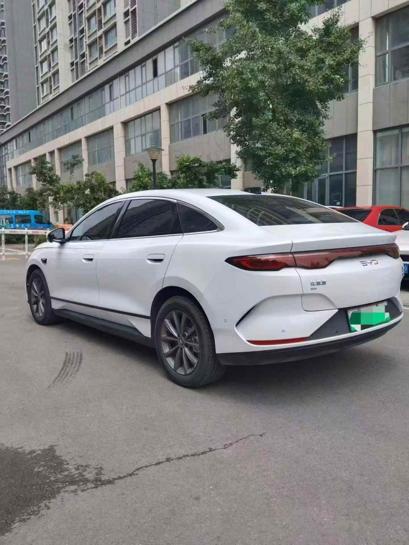 济宁26年比亚迪秦3