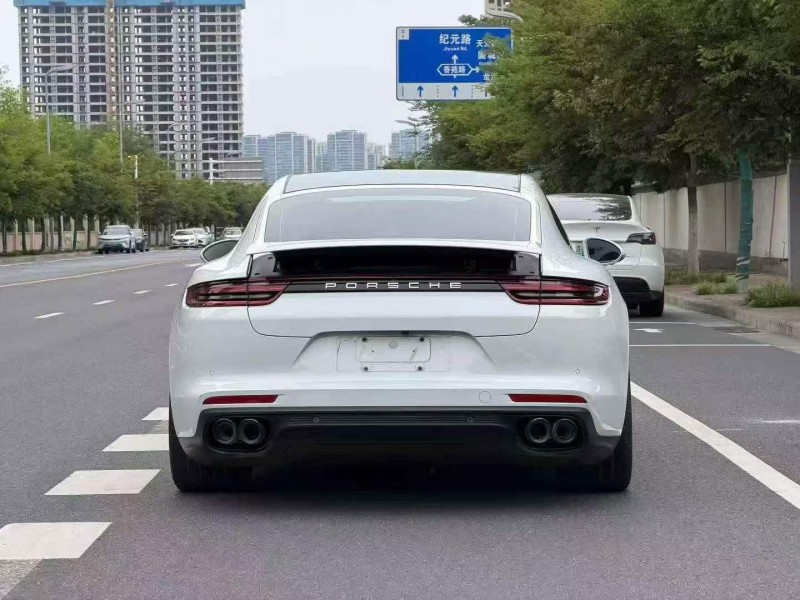 安阳20年保时捷帕拉梅拉8
