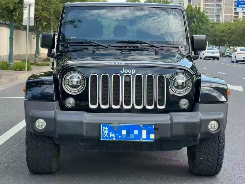 鹤壁18年Jeep牧马人1