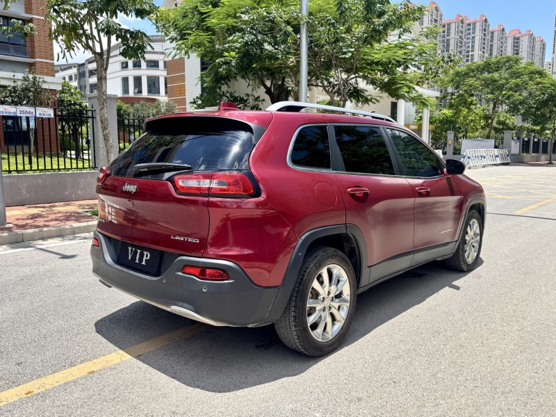 南宁17年Jeep自由光5