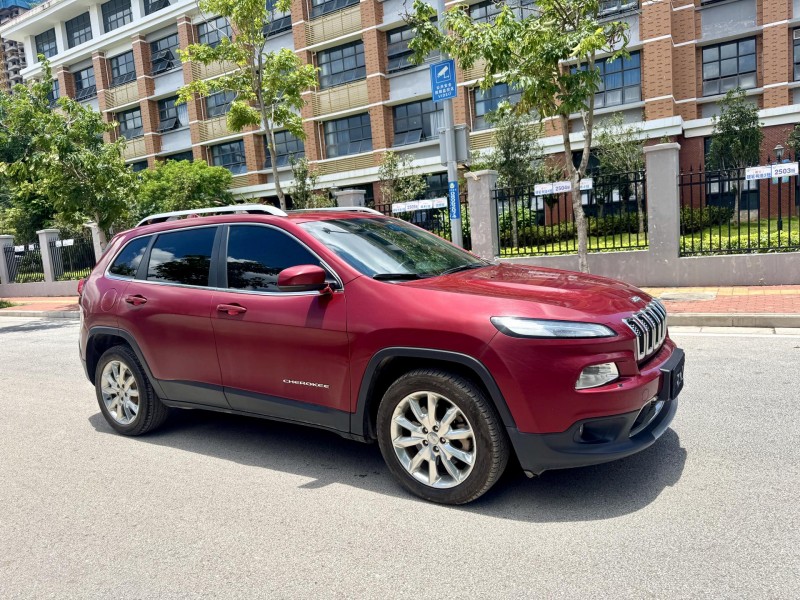 南宁17年Jeep自由光9
