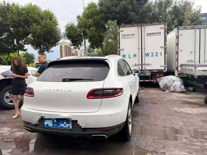 乌海16年保时捷Macan9