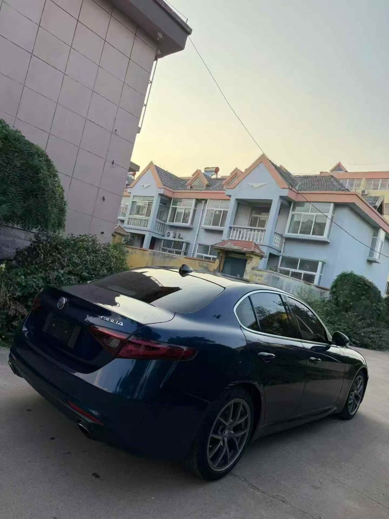 枣庄18年阿尔法·罗密欧Giulia7