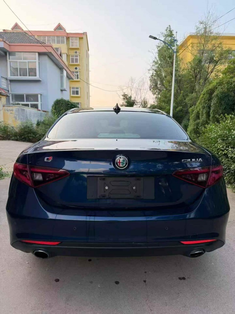 枣庄18年阿尔法·罗密欧Giulia9