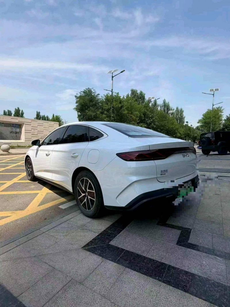 保定25年比亚迪秦8