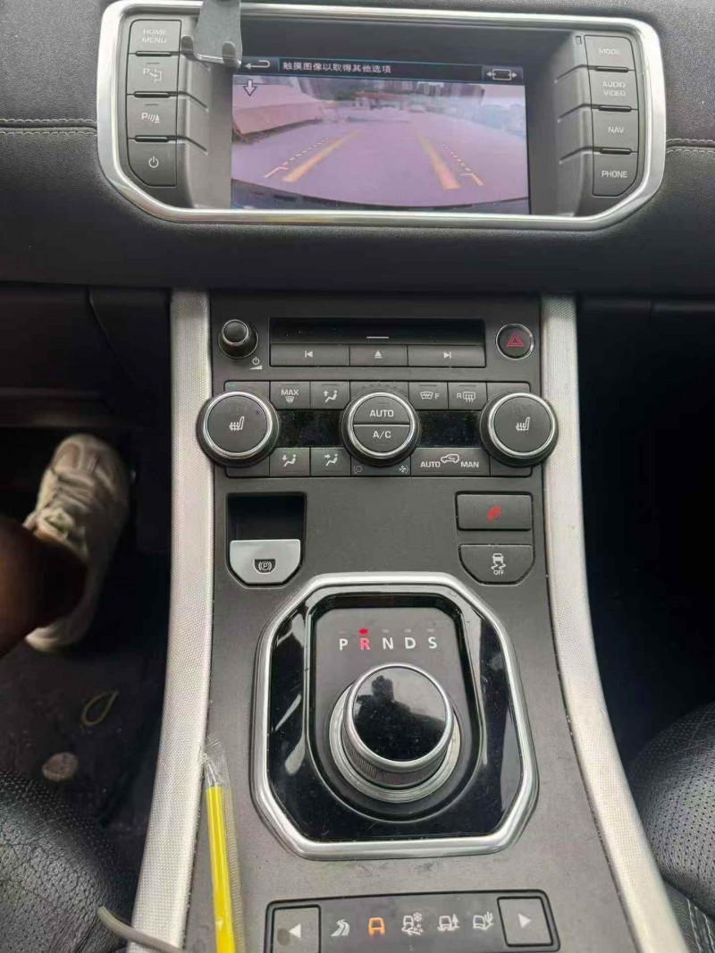 济宁12年路虎极光7