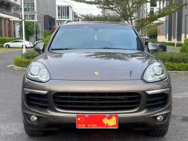 广州16年保时捷卡宴1