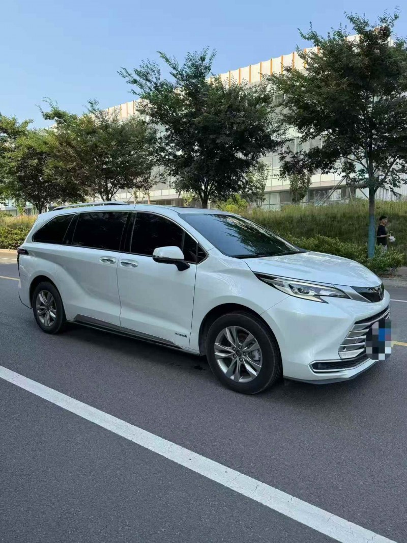 东营22年丰田塞纳2