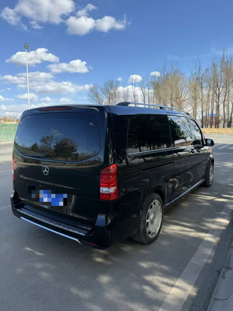 呼和浩特19年奔驰V8