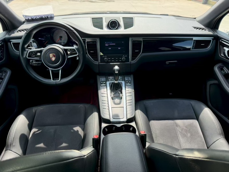 济宁17年保时捷Macan7