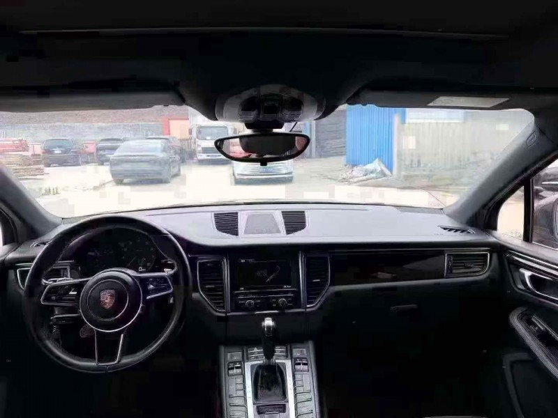 青岛15年保时捷Macan5