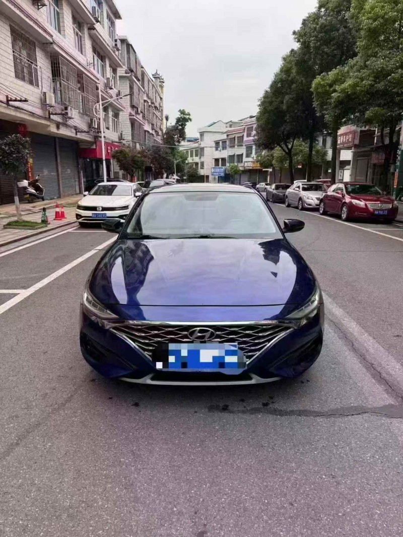 张家界18年现代伊兰特1