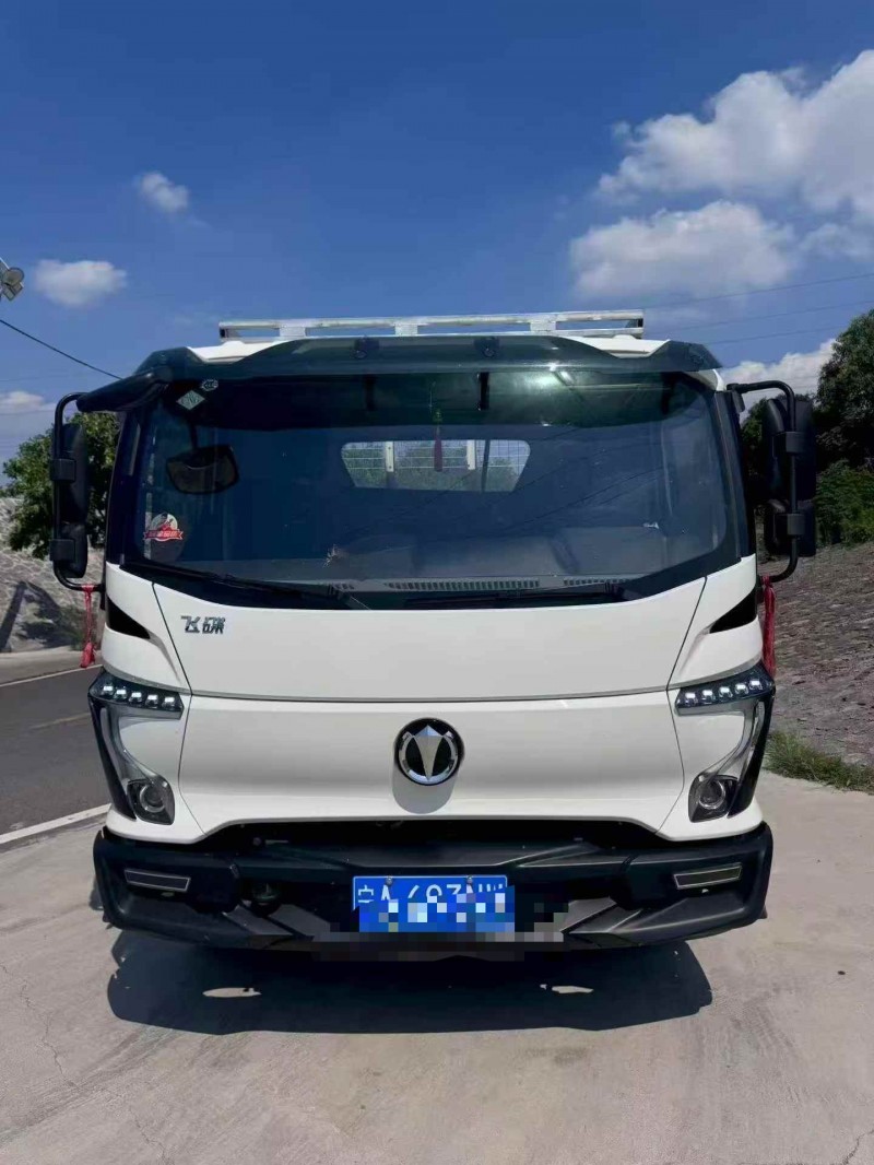 平顶山25年飞碟箱货货车1