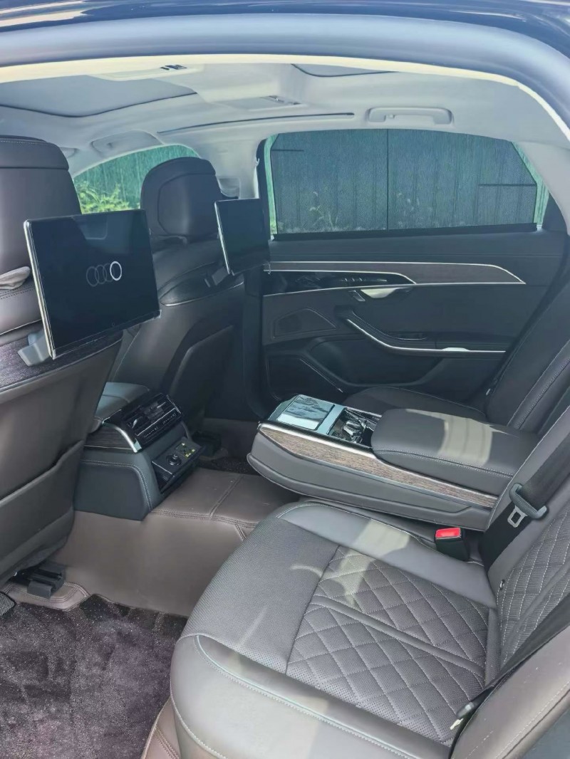 济宁25年奥迪A8L5