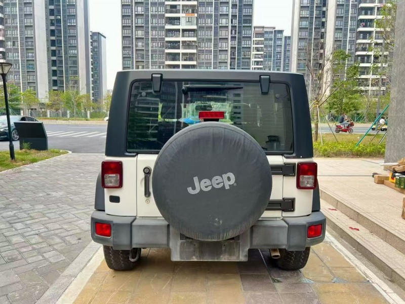 佛山17年Jeep牧马人4