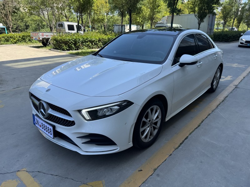济宁21年奔驰A3
