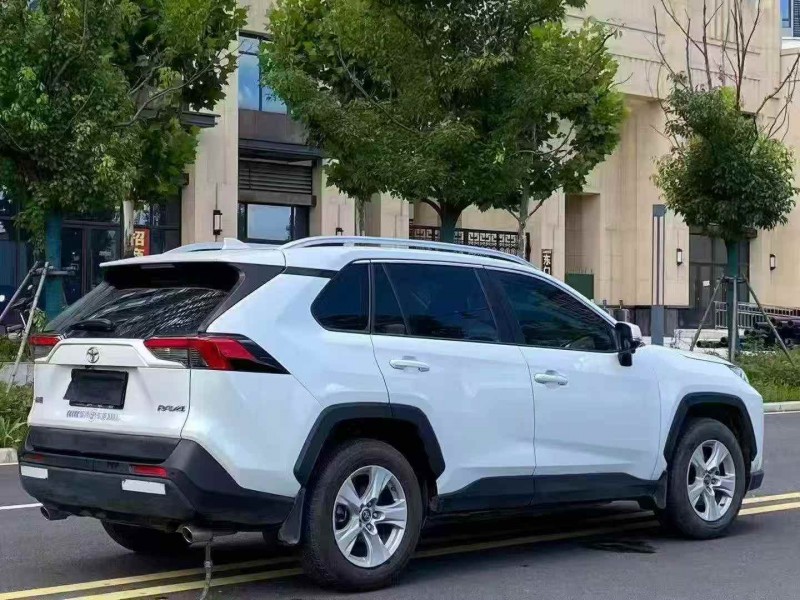 鄂州24年丰田RAV49