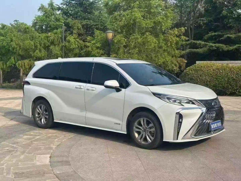 潍坊23年丰田塞纳2
