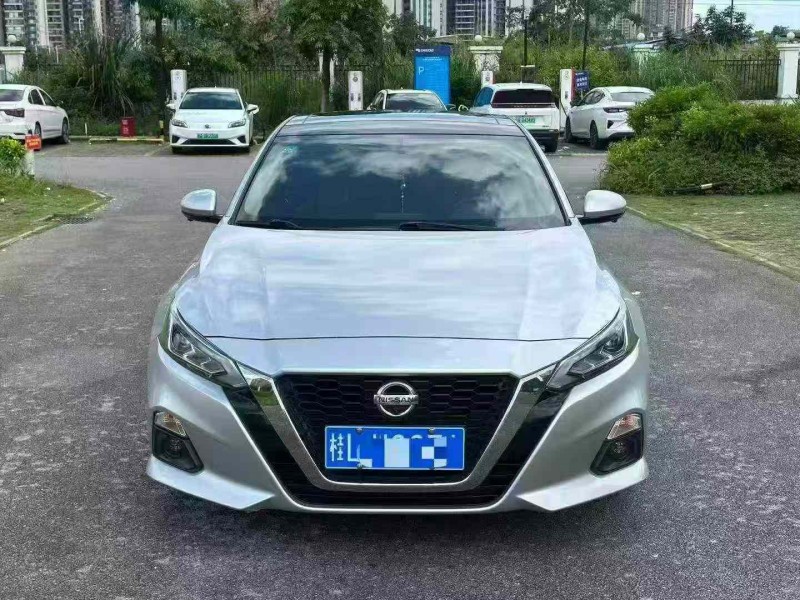 南宁19年日产天籁1