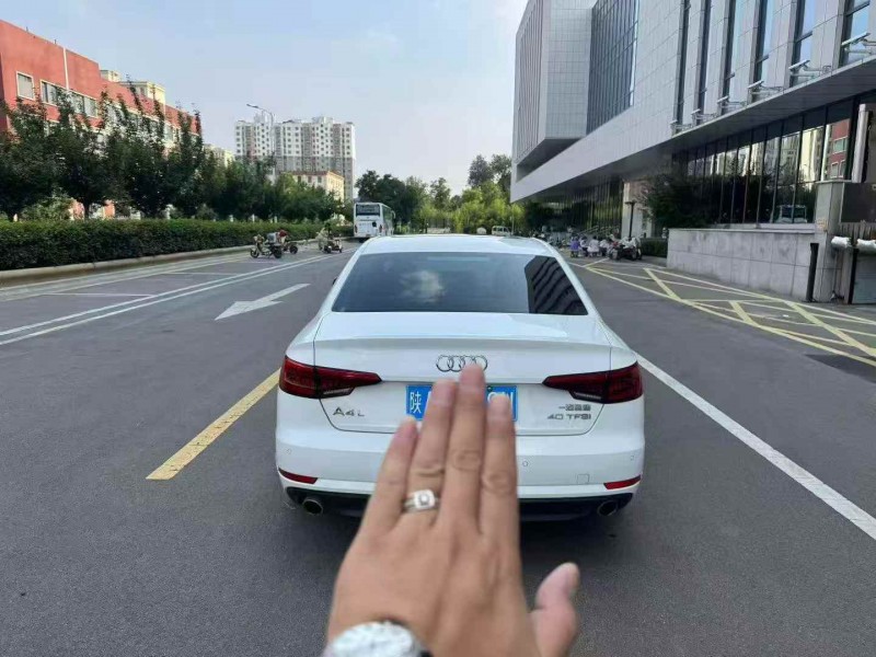 潍坊17年奥迪A4L8