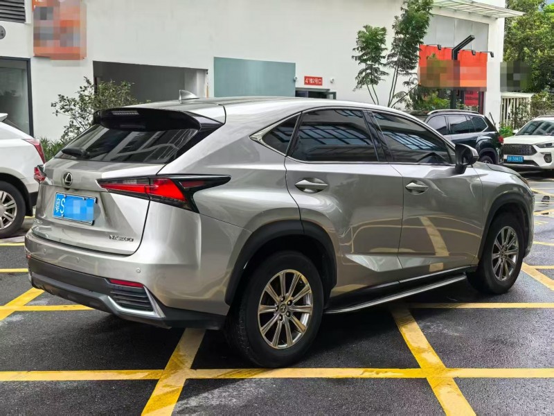 广州20年雷克萨斯NX7