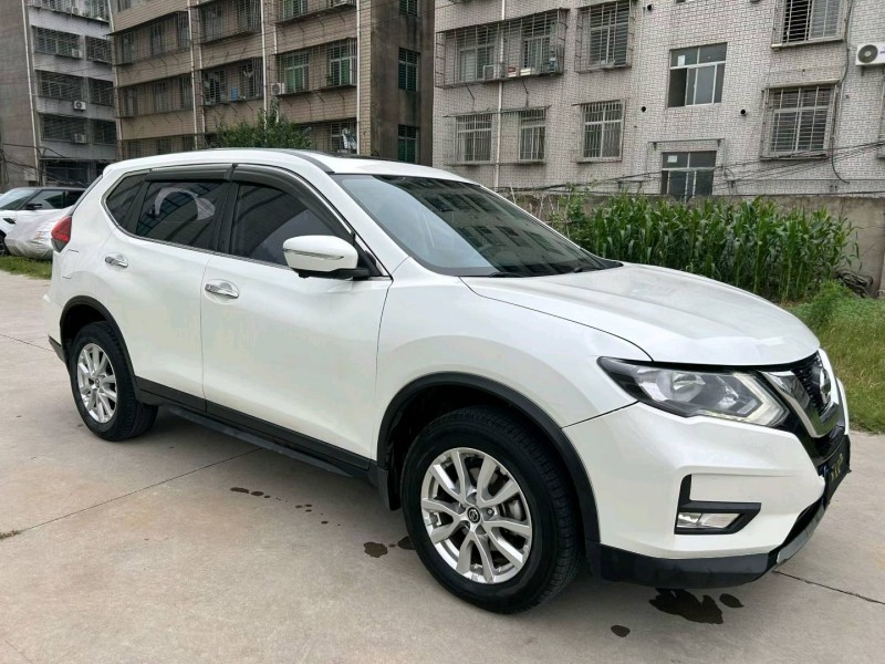 襄陽18年日產奇駿2