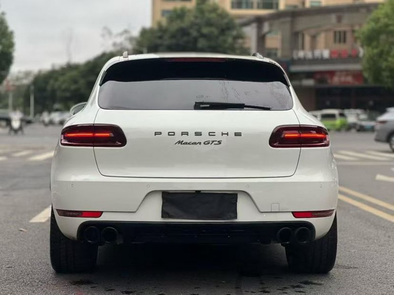 广州17年保时捷Macan8