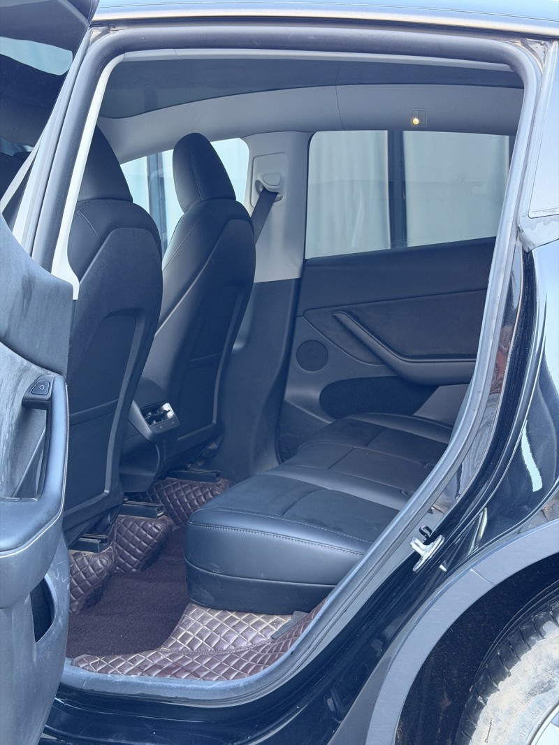 新乡23年特斯拉MODEL Y4