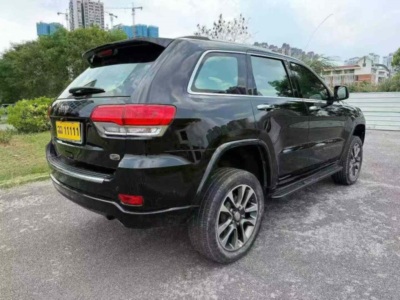 南宁18年Jeep大切诺基7
