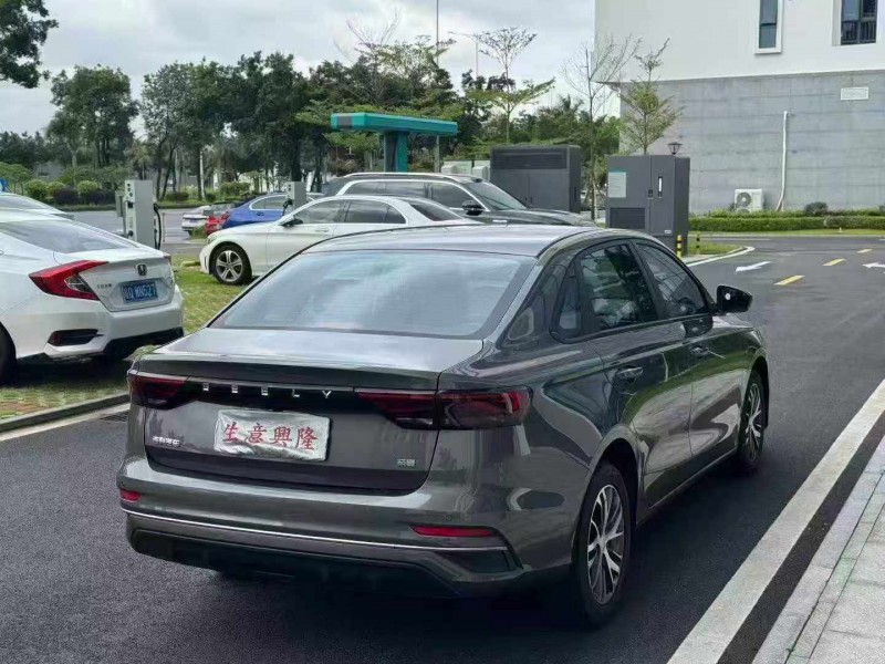 河源23年吉利帝豪8