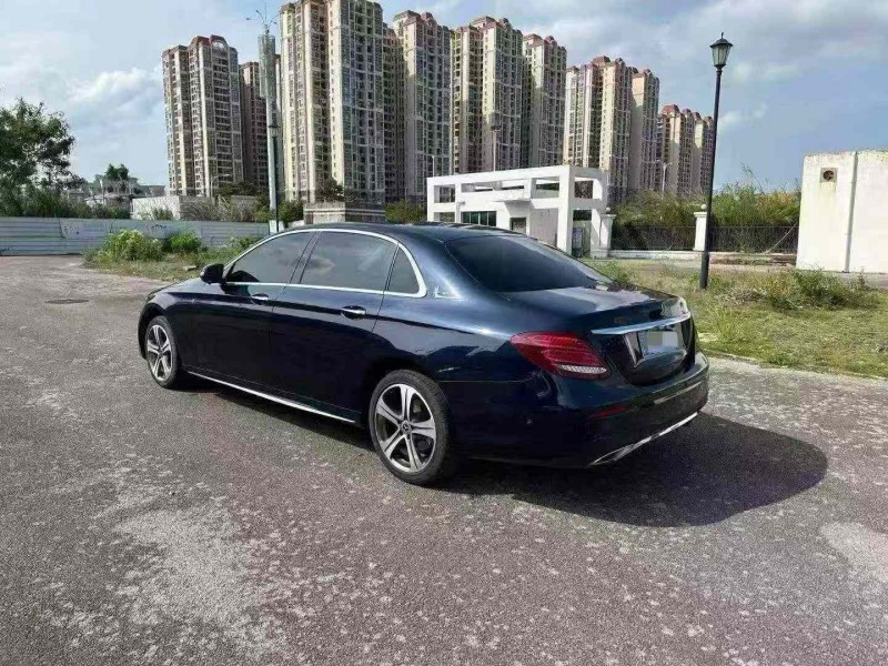 南宁18年奔驰E8