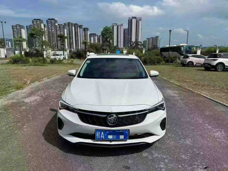 南宁24年别克威朗1