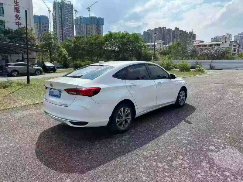 南宁24年别克威朗7