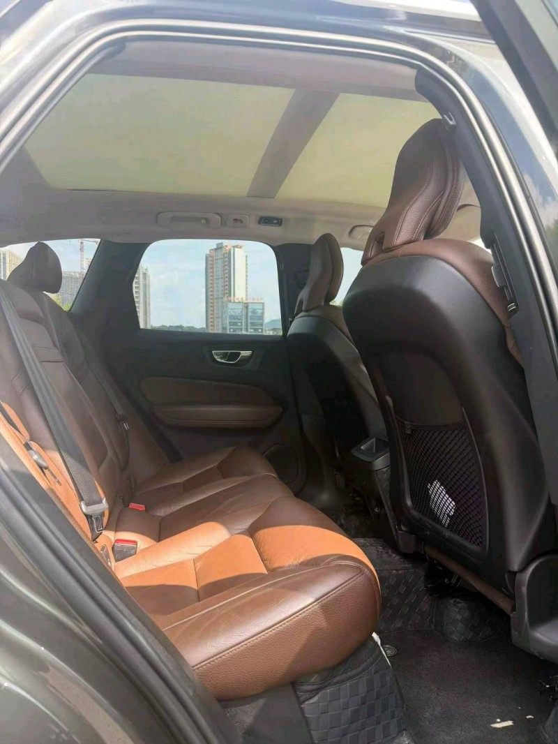 重庆20年沃尔沃XC606