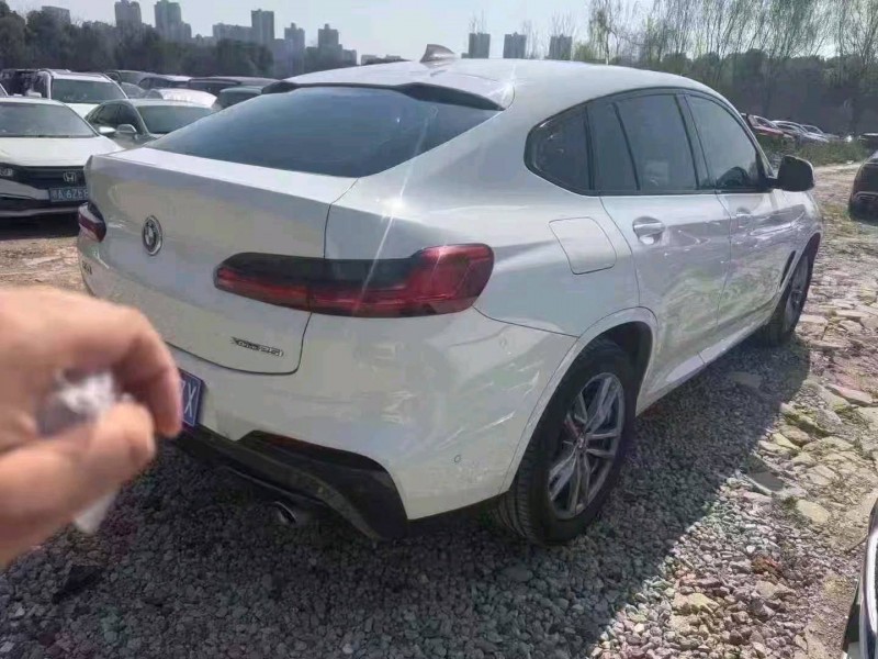 武漢21年寶馬X43