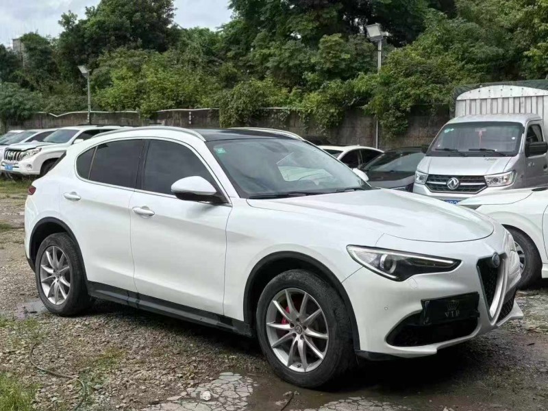 珠海19年阿尔法·罗密欧Stelvio2