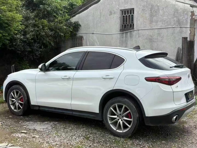珠海19年阿尔法·罗密欧Stelvio7