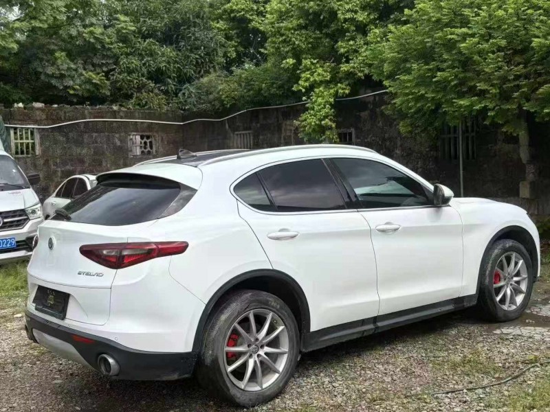 珠海19年阿尔法·罗密欧Stelvio8