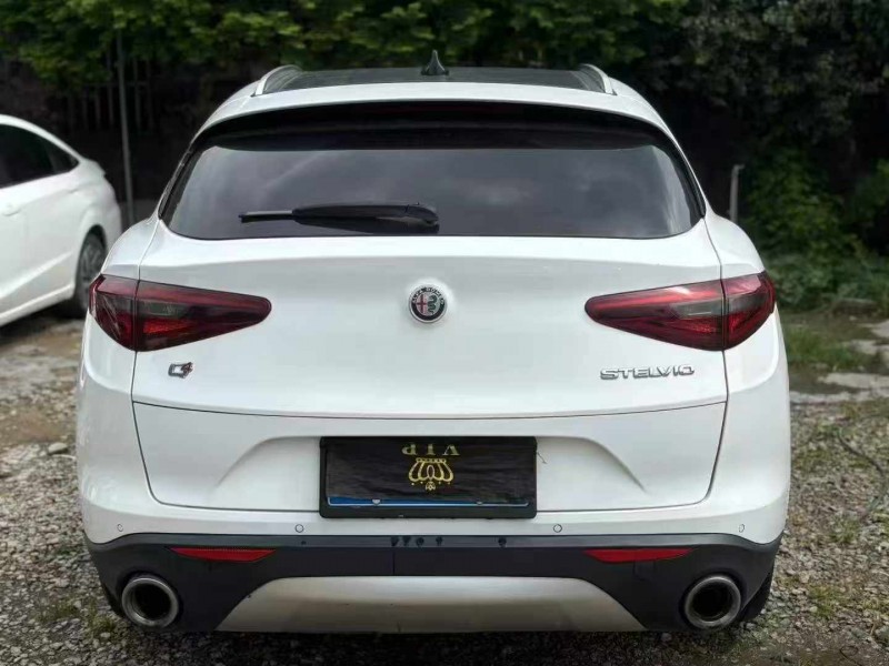 珠海19年阿尔法·罗密欧Stelvio9