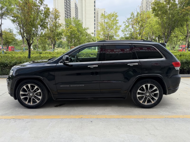 济宁18年Jeep大切诺基5
