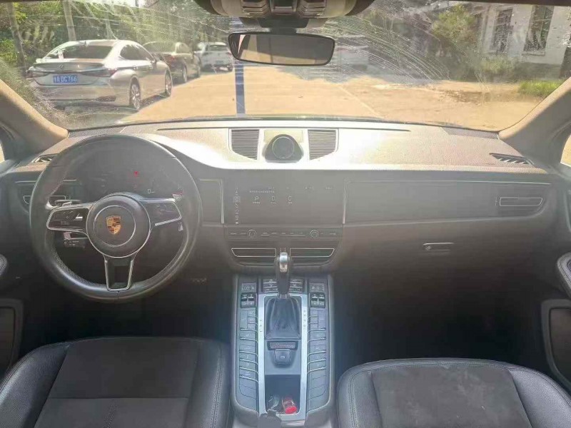 安阳19年保时捷Macan5