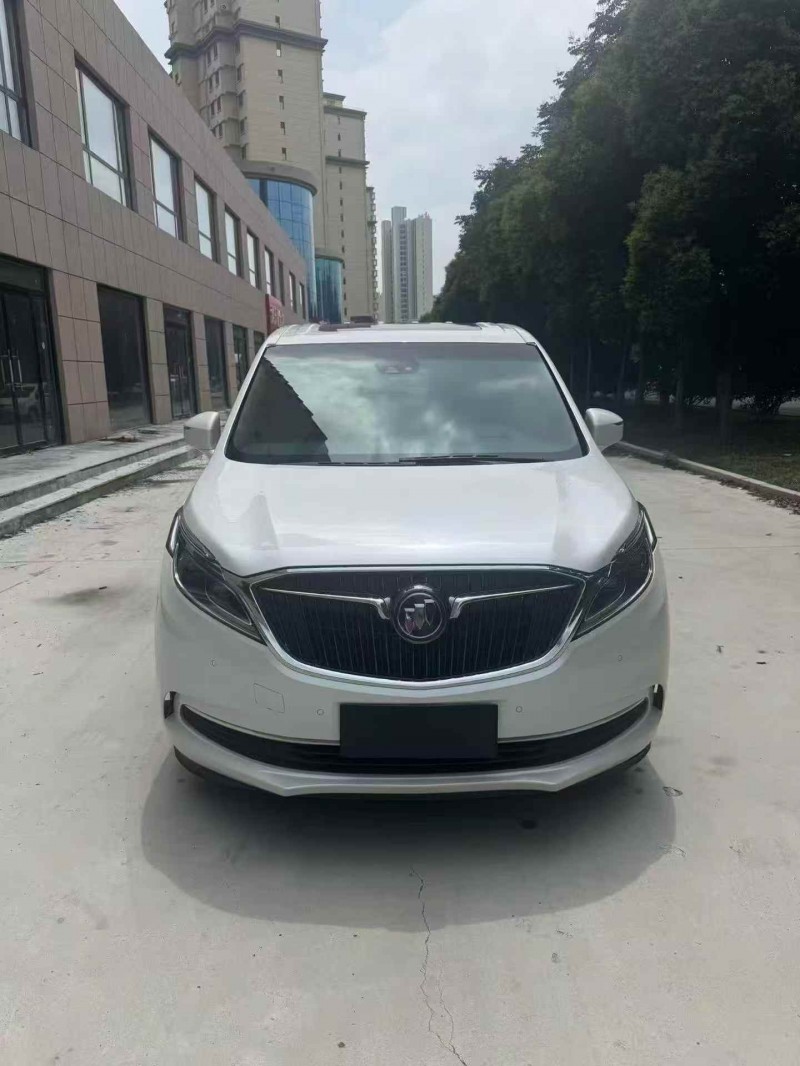 东营19年别克GL81