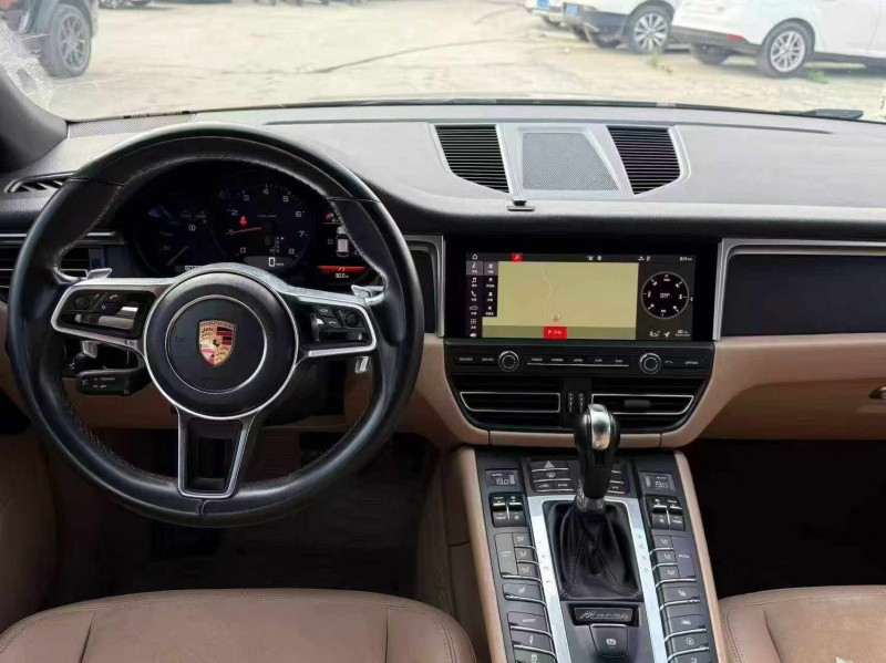 保山20年保时捷Macan6