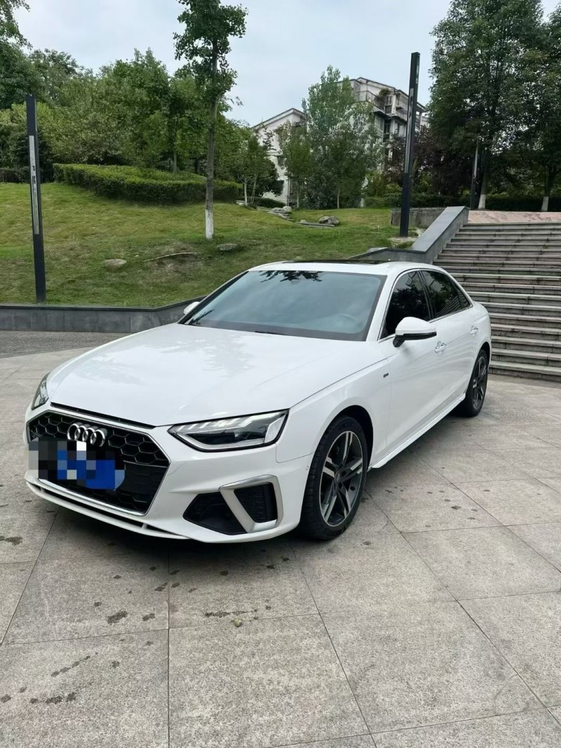 成都22年奥迪A4L3